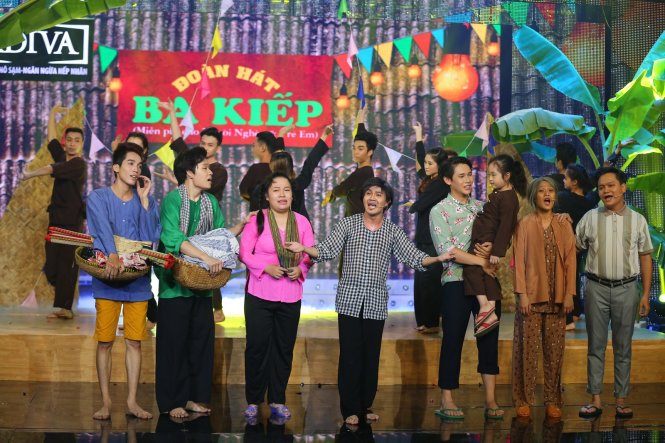 Huỳnh Lập (giữa) và các bạn diễn của mình