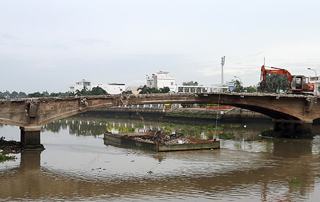 Hiện trường vụ tai nạn sáng 22-12 - Ảnh: AN LONG
