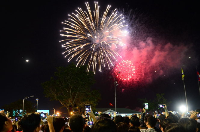 Pháo hoa 2016. Ảnh Quang Định