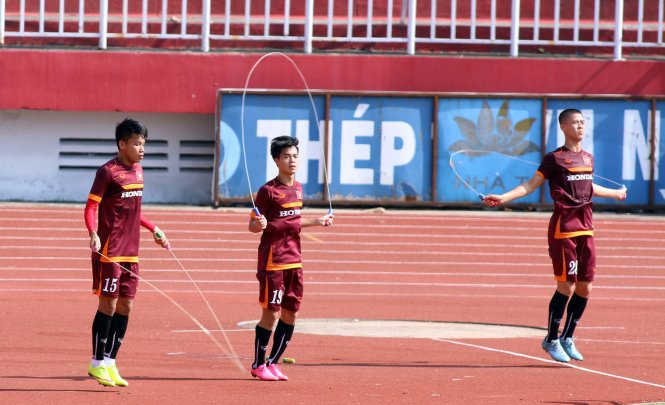 Đội tuyển U-23 VN tập luyện trên sân Thống Nhất ngày 31-12-2015 - Ảnh: N.K.