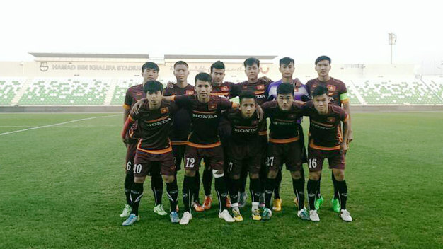 Các cầu thủ U-23 Việt Nam chụp hình lưu niệm trước trận giao hữu gặp U-23 Nhật Bản - Ảnh: Tuấn Anh