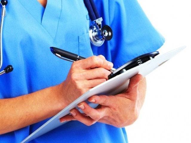 Nhiều người Nga chỉ trích việc các bác sĩ nước này luôn che giấu thông tin, không bồi thường bệnh nhân khi xảy ra sai sót - Ảnh: The Express Tribune