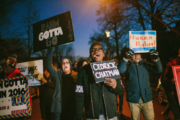 Người dân Chicago biểu tình phản đối vụ cảnh sát bắn chết thiếu niên Cedric Chatman - Ảnh: NYT