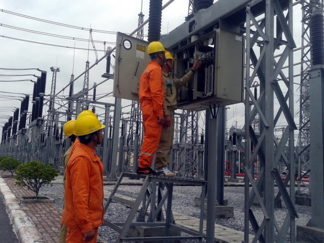 Thời gian mất điện năm 2015 của EVN đã giảm trên 30% nhưng vẫn còn khoảng 35 giờ/khách hàng/năm - Ảnh: Việt Hà