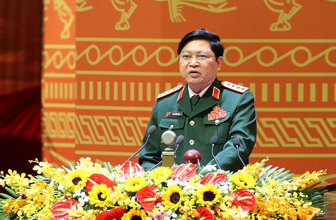 Sáng 22/1/2016, tại Trung tâm hội nghị Quốc gia ở Thủ đô Hà Nội, Đại hội đại biểu toàn quốc lần thứ XII của Đảng làm việc tại hội trường để thảo luận các văn kiện Đại hội XII. Trong ảnh: Đại tướng Ngô Xuân Lịch, Bí thư Trung ương Đảng, Chủ nhiệm Tổng cục Chính trị QĐND Việt Nam trình bày tham luận “Quân đội nhân dân Việt Nam tiếp tục phát huy vai trò nòng cốt trong sự nghiệp tăng cường quốc phòng, bảo vệ Tổ quốc”. Ảnh: TTXVN