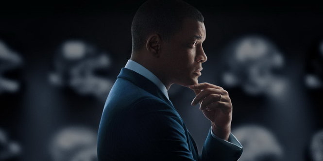 Vai diễn xuất sắc của Will Smith trong Concussion, anh vào vai Bennet Omala - nhà nghiên cứu pháp y và hệ thần kinh học phát hiện ra căn bệnh CTE trong não bộ của hai vận động viên nhà nghề giải đấu NFL khiến họ tự tử - Ảnh: Columbia Pictures