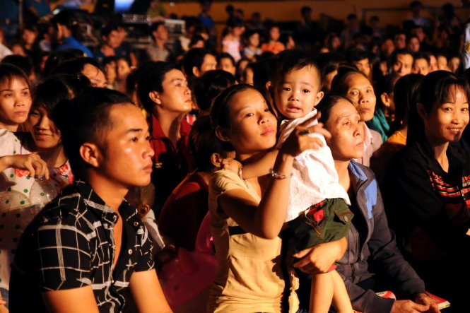 Hàng ngàn công nhân đến dự chương trình “Tết sum vầy” 2016 diễn ra tại Đồng Nai - Ảnh: A Lộc