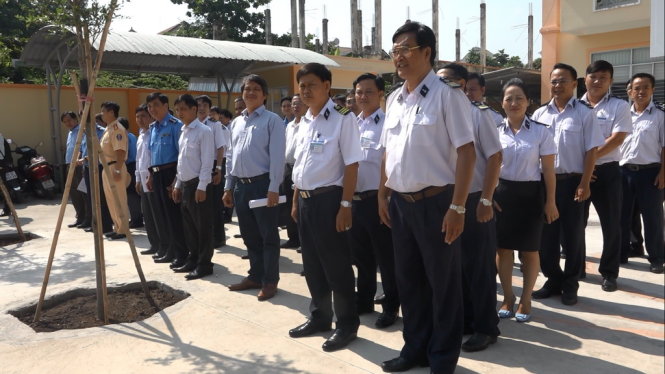 Lễ ra quân đầu năm đảm bảo an toàn hành khách trong mùa lễ hội - Ảnh: Chế Thân