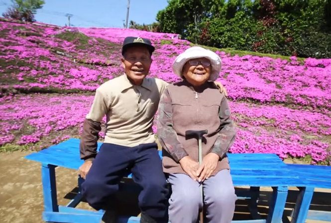 Vợ chồng cụ Kuroki giữa 