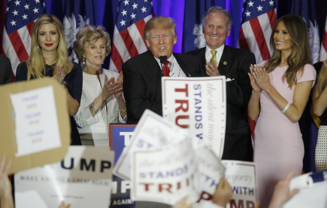 Tỷ phú Donald Trump phát biểu mừng thắng lợi ở South Carolina - Ảnh: Reuters