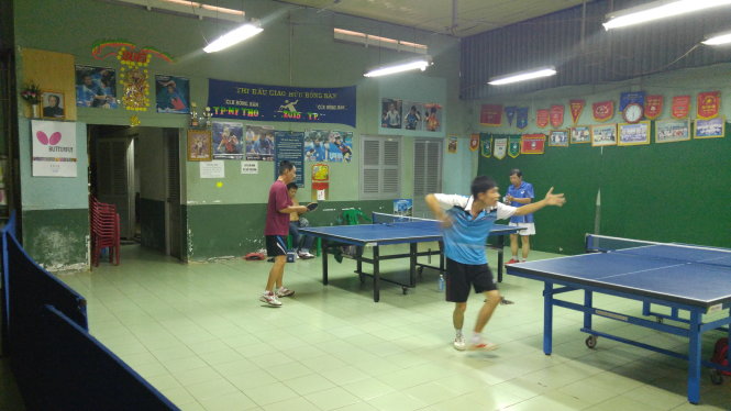 Người chơi bóng bàn trong CLB Châu Diều - Ảnh: Sơn Lâm