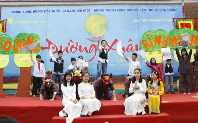 Lần đầu tiên, các bạn nhỏ đọc thơ, kể chuyện thơ, trình diễn thơ theo cách của riêng mình - Ảnh: Đức Triết