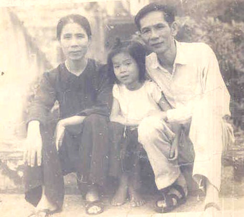 Nhà thơ Yến Lan và gia đình - Ảnh tư liệu