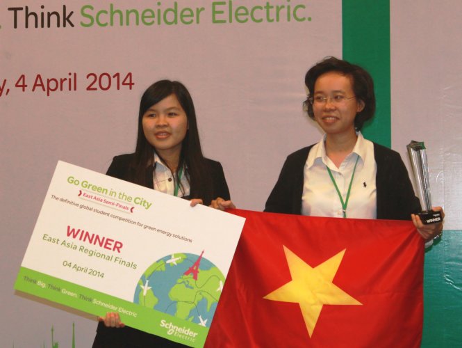 Đặng Huỳnh Mai Anh và Nguyễn Thị Thùy Dương đã giành giải ba toàn cầu cuộc thi năm 2014. - Ảnh: Đức Thiện