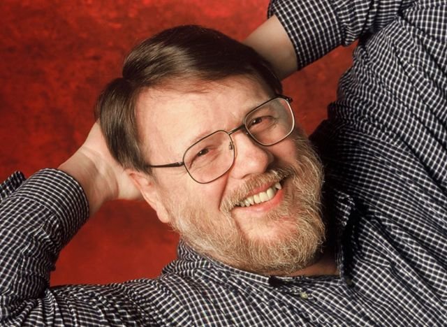 Chuyên gia máy tính Ray Tomlinson, người đã nghĩ ra việc sử dụng email và ký tự @ trong địa chỉ email - Ảnh: Reuters