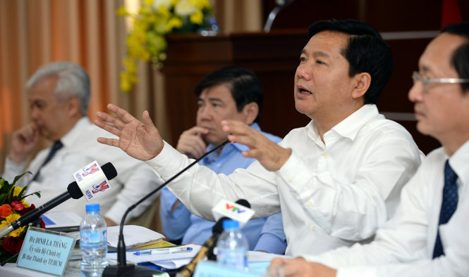 Bí thư Thành ủy Đinh La Thăng tại buổi làm việc với ĐHQG TP,HCM, chiều 15 - 3 - Ảnh: THUẬN THẮNG