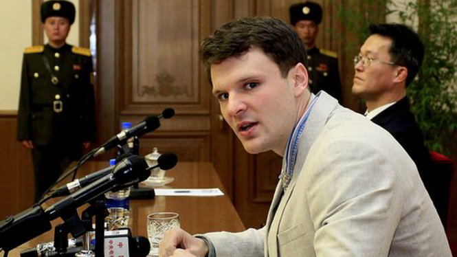 Sinh viên Otto Warmbier tại một cuộc họp báo ở Bình Nhưỡng trước khi bị xét xử - Ảnh: AP