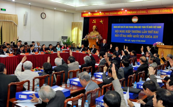 Đoàn chủ tịch Ủy ban trung ương MTTQ VN biểu quyết thông qua danh sách 197 người ứng cử đại biểu Quốc hội khóa XIV - Ảnh: H.L.