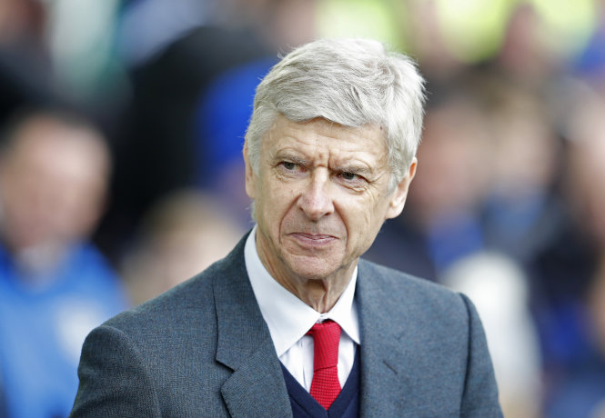 HLV Wenger trong trận Arsenal thắng Everton. Ảnh: Reuters