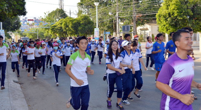 Hơn 500 người tham gia chạy vì sức khỏe toàn dân - Ảnh: Hoàng Trung