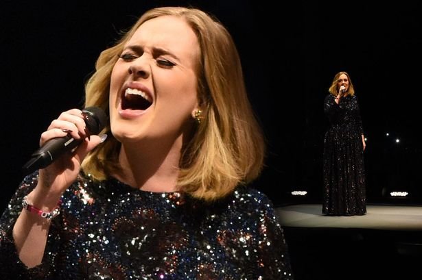 Nữ ca sĩ Adele trong một buổi trình diễn tại Glasgow, Scotland - Ảnh: Getty images