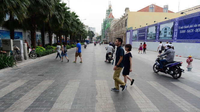 Đường Lê Thánh Tôn, Q.1, TP.HCM sau khi được lát đá - Ảnh: Quang Định
