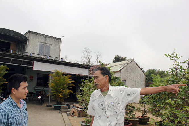 Ông Nguyễn Đức Trân, một hộ dân thôn Dương Sơn, xã Hòa Châu (huyện Hòa Vang, TP Đà Nẵng) cho rằng giá đền bù quá thấp khiến dân không đủ tiền làm nhà nơi ở mới - Ảnh: Hữu Khá