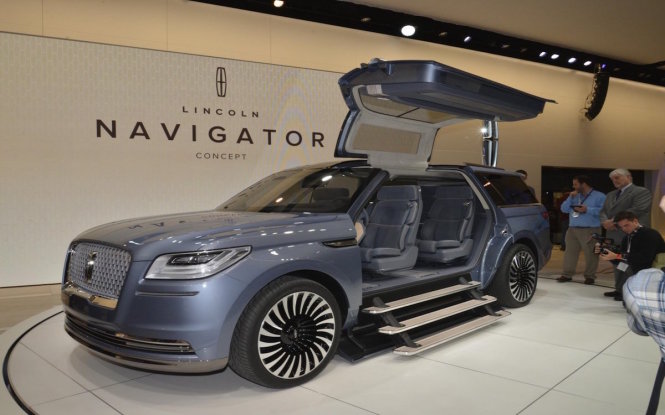 Lincoln hân hoan ra mắt mẫu concept Navigator với dạng cửa gull-winged, tựa như một “du thuyền” hạng sang - Ảnh: Business Insider (BI)