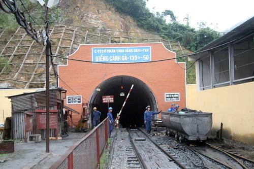 Cửa lò dẫn đến hiện trường vụ tai nạn thứ 2 - Ảnh: Hằng Ngần