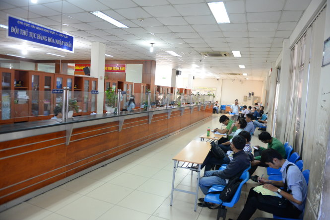 Chi cục Hải quan khu vực 1 - Cát Lái, TP.HCM mở thêm quầy hướng dẫn, giải đáp giúp doanh nghiệp làm thủ tục nhanh, gọn. Đây là một phần cải cách thủ tục hải quan của đơn vị này - Ảnh: Hữu Khoa