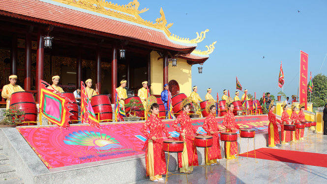 Biểu diễn trống hội khai mạc lễ Giỗ Quốc Tổ Hùng Vương - Ảnh: Thế Hạnh