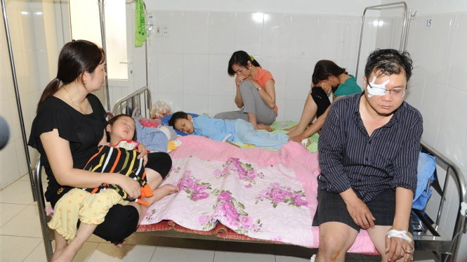 Lãnh đạo Thành ủy, UBND TP Cao Bằng thăm hỏi, động viên và trao 21 triệu đồng tiền hỗ trợ cho anh Nguyễn Hữu Đức