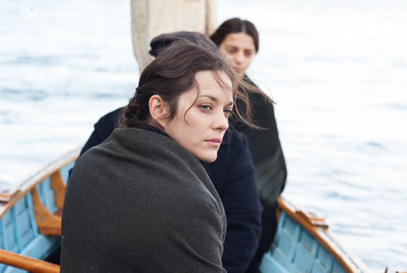 Ewa Cybulska chinh phục khán giả nhờ học cách nói tiếng Anh (vốn không phải tiếng mẹ đẻ) theo âm ngữ Ba Lan. Có nguồn cơn cho rằng Thierry Frémaux – Chủ tịch LHP chỉ lợi dụng danh tiếng của Marion và Dior (nhãn hàng cô đang làm đại diện hình ảnh) để quảng cáo cho ngày hội điện ảnh. Ảnh: Newyoker