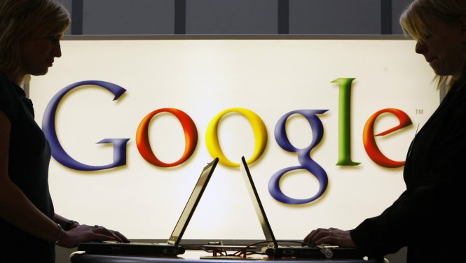Google có thể được xem là “ông vua theo dõi” khi giám sát tất cả những gì chúng ta làm 24 giờ/ngày với hơn 60 nền tảng ứng dụng công nghệ - Ảnh: QZ