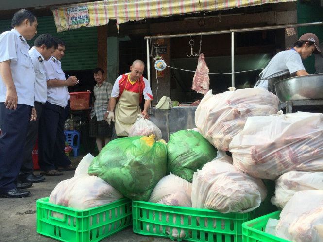 Số thịt bẩn bị lực lượng kiểm tra phát hiện và thu giữ - Ảnh: P.K.