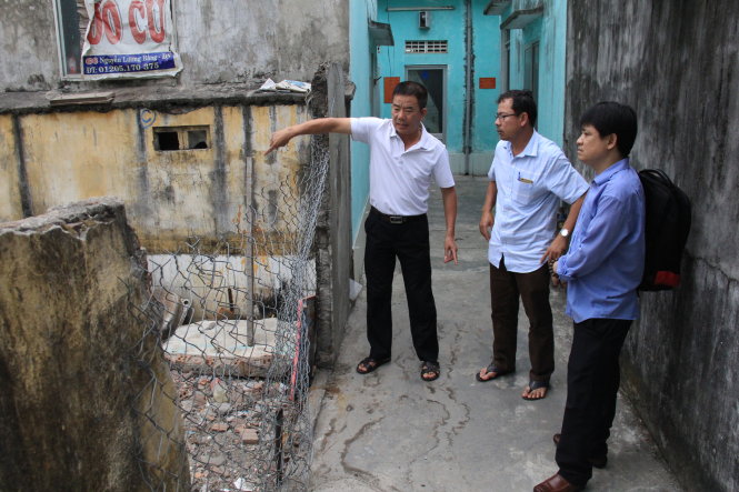 Đã nhiều tháng sau khi đấu giá thành công và hoàn thành các nghĩa vụ liên quan, nhưng ông Nguyễn Văn Trí vẫn chưa được cấp sổ đỏ. Thay vào đó, lối vào khu đất cũng bị bịt kín do xảy ra tranh chấp - Ảnh: Tr.Trung