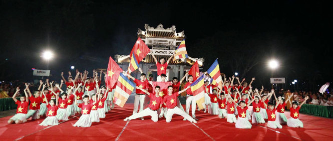 Tiết mục “Nối vòng tay lớn” - Ảnh: Thượng Hiển