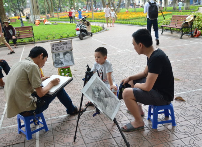 Khách hàng đầu tiên - Ảnh: Phạm Tô Chiêm
