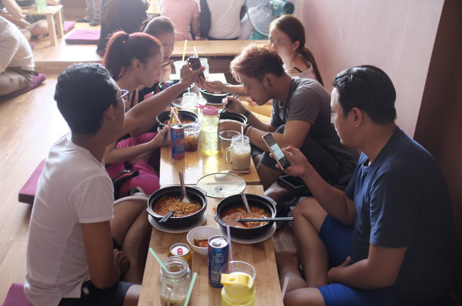 Một nhóm bạn trẻ 