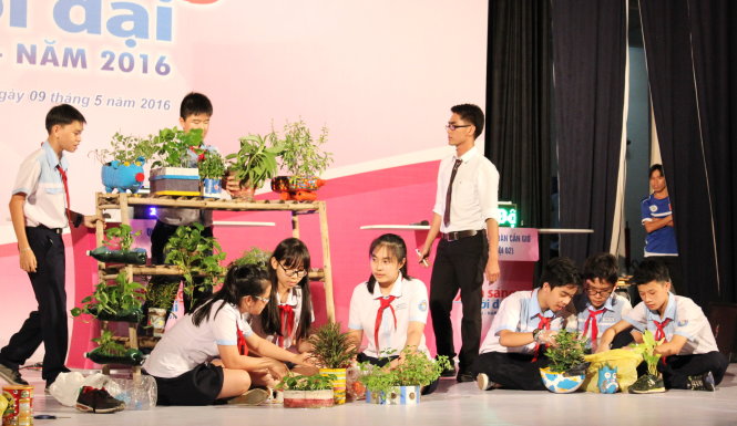 Quận đoàn 7 chọn giới thiệu về điển hình nhà giáo trẻ tiêu biểu của quận khi tham gia phần thi sân khấu hóa tại vòng chung kết - Ảnh: Q.L.