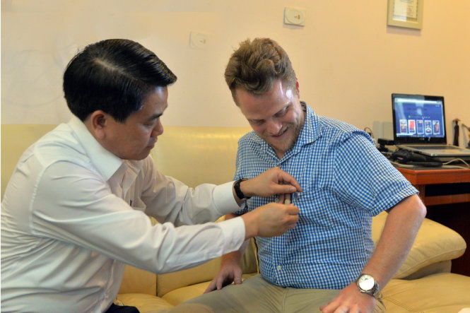Ông Nguyễn Đức Chung gặp gỡ biểu dương nhóm thanh niên có hành động đẹp