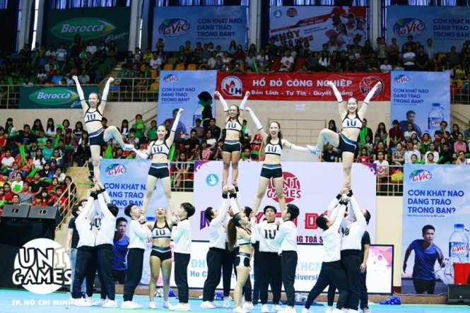 Đội cheerleading của Trường đại học Quốc tế - Ảnh: N.T.