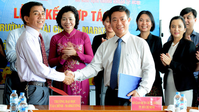 Trường ĐH Tài chính - marketing ký kết hợp tác với Sở giao dịch chứng khoán TP.HCM tháng 4-2016 - Ảnh: Hồng Quân