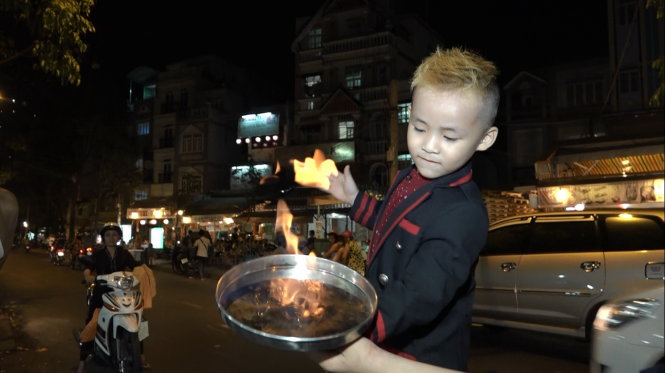 Tuy nhỏ tuổi nhưng Tấn Thành khá tự tin khi biểu diễn 
- Ảnh: Chế Thân
