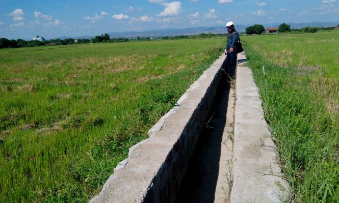 Kênh nội đồng tại xã Ia Peng, huyện Phú Thiện xây dựng sơ sài                 - Ảnh: T.B.D.
