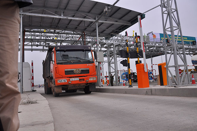 Thu phí tự động thí điểm tại 3 trạm trên quốc lộ 1 và đường Hồ Chí Minh - Ảnh minh họa: TTO