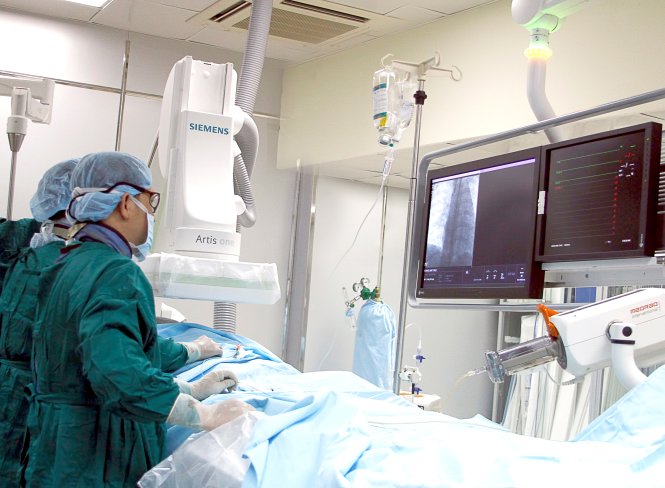 Đặt stent can thiệp chít hẹp động mạch - Ảnh: T.B.T.
