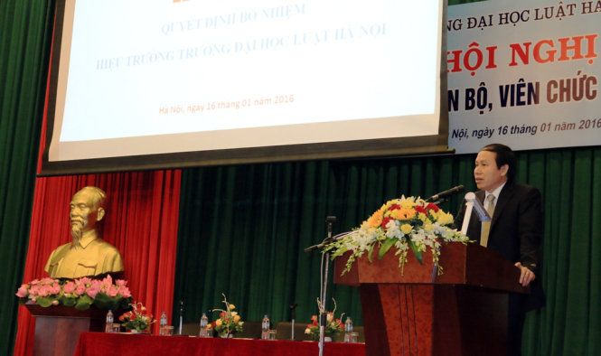 Ông Lê Tiến Châu tại lễ công bố quyết định bổ nhiệm Hiệu trưởng trường Đại học Luật Hà Nội (ảnh: Bộ Tư pháp)