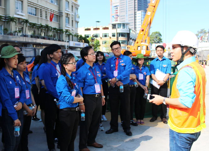 Cuộc vận động để tạo ra hình ảnh mới của tuổi trẻ TP Bác. Trong ảnh: các thanh niên tiên tiến làm theo lời Bác TP.HCM 2016 tham quan công trình xây dựng tuyến metro Bến Thành - Suối Tiên - Ảnh: Q.L.