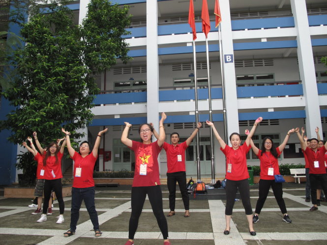 Các ứng viên chương trình SSEAYP 2016 đang tham gia một hoạt động ngoại khóa tại trại vào sáng 16-6 - Ảnh: C.NHẬT